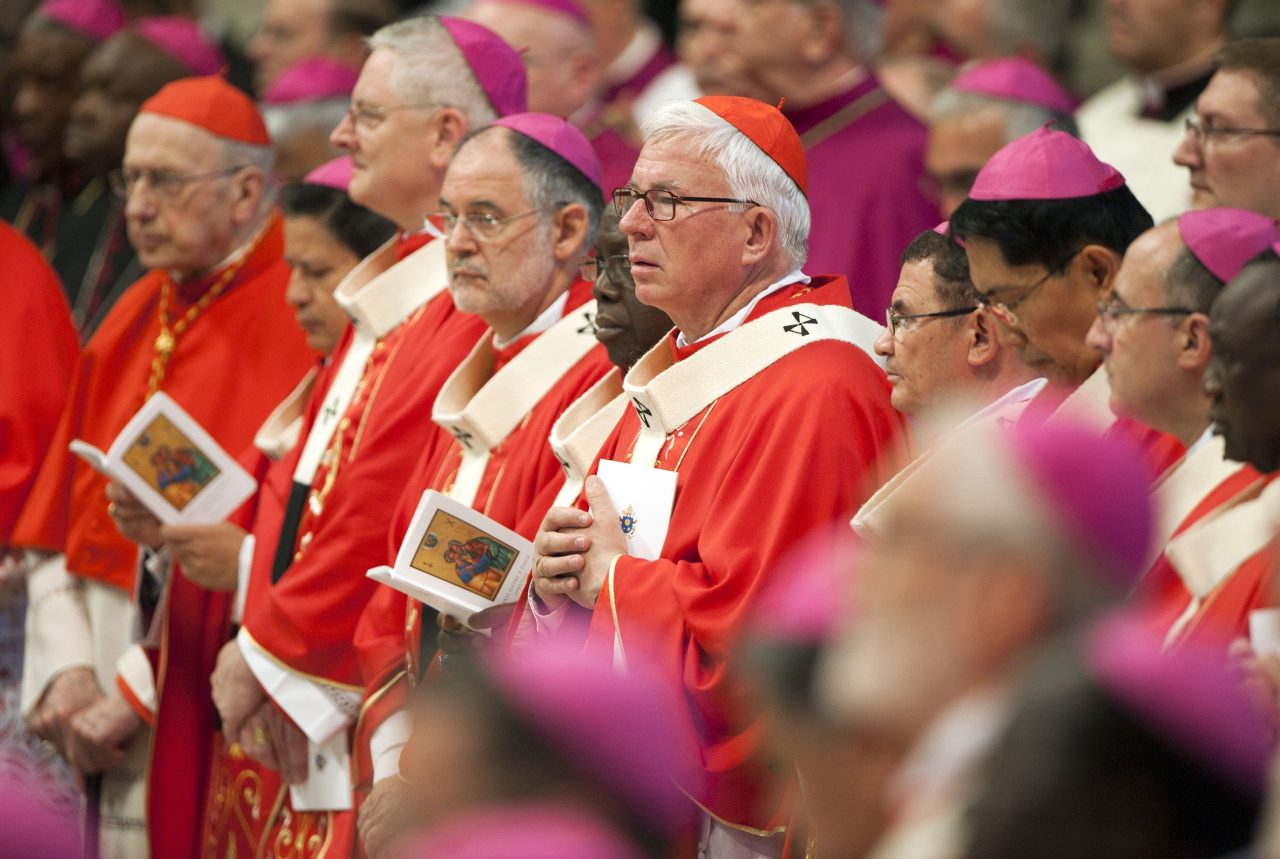 Nadbiskupi nose bijele palije s crnim križevima oko vrata/Foto: IPA/PIXSELL