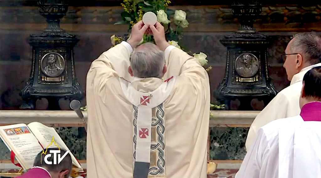 Foto: Screenshot/CTV - Papa Franjo služi misu ad orientem