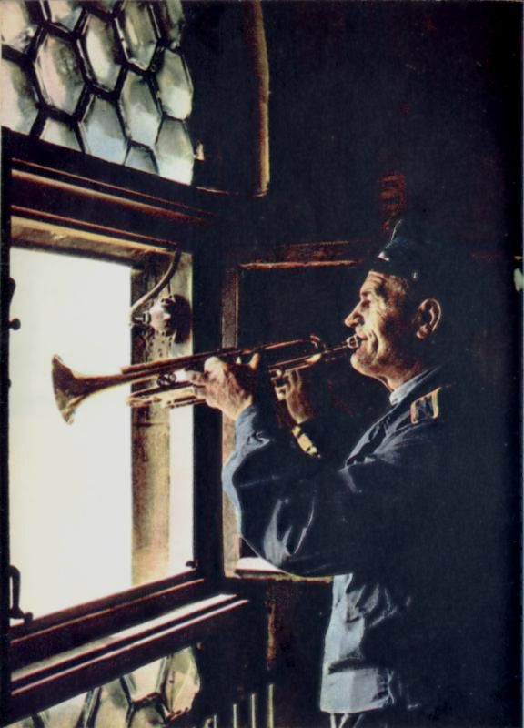 Trubač koji svakog punog sata svira himnu iz tornja crkve sv. Marije. | Foto: Wikimedia