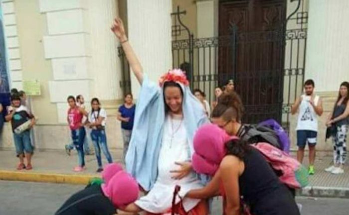 abortirala obučena u djevicu mariju argentina dan žena