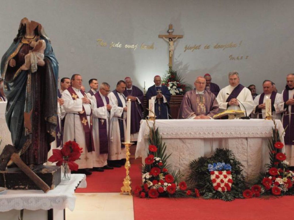 Foto: biskup Jure Bogdan - nadbiskup Želimir Puljić / IKA