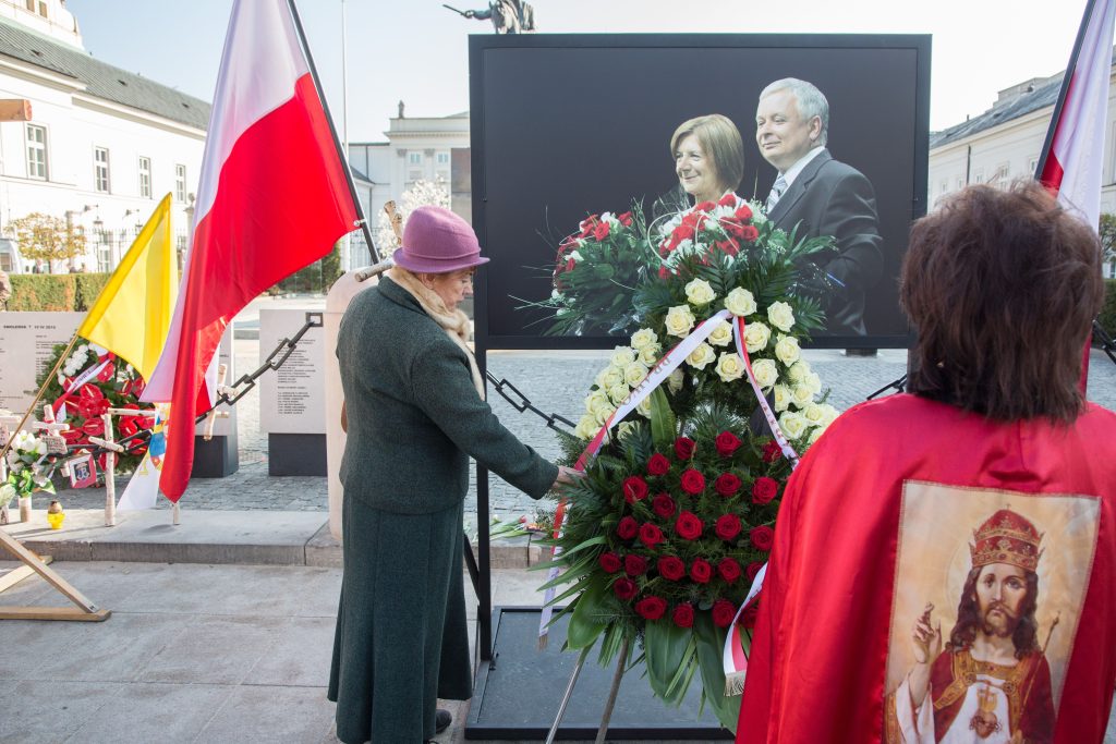 On 10.04.2017, the 7. anniversary of the Smolensk air crash, supporters attending the ceremony in front of the presidential palace in Warsaw, Poland stand in front of a photo of late Polish President Lech Kaczynski and his wife who both died in the plane crash  - NO WIRE SERVICE - Photo: Jan A. Nicolas/dpa /DPA/PIXSELL