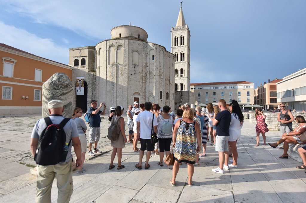 Velik  broj turista iz cijelog svijeta uziva u ljepotama Zadra 20.06.2018., Zadar - Velik  broj turista iz cijelog  svijeta uziva u ljepotama Zadra. 
Photo: Hrvoje Jelavic/PIXSELL