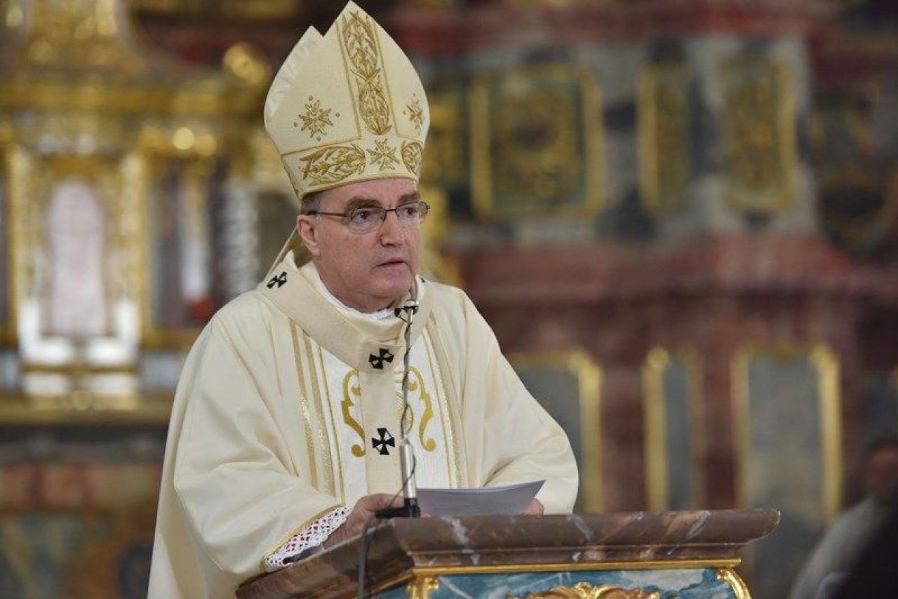 Palij oko vrata kardinala Bozanića/Foto: Varaždinska biskupija