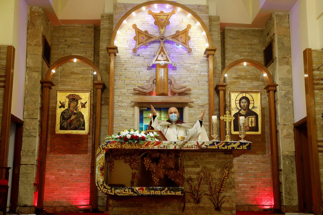 Božićna misa u kaldejskoj crkvi sv. Ilije u Bagdadu/Foto: REUTERS/Khalid al-Mousily