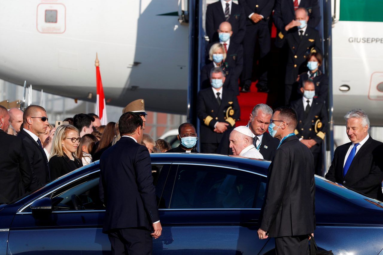 Papa Franjo sletio je u Budimpeštu/Foto: Remo Casilli, Reuters