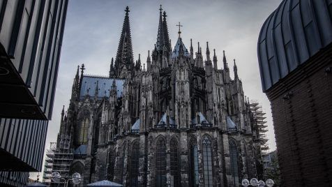 gray and brown concrete cathedral, katedrala u Kölnu