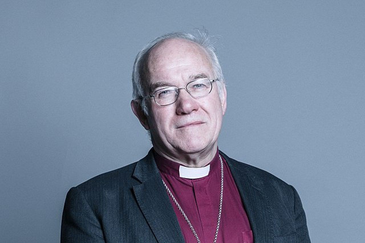 Foto: Official portrait of The Lord Bishop of Chester crop 1