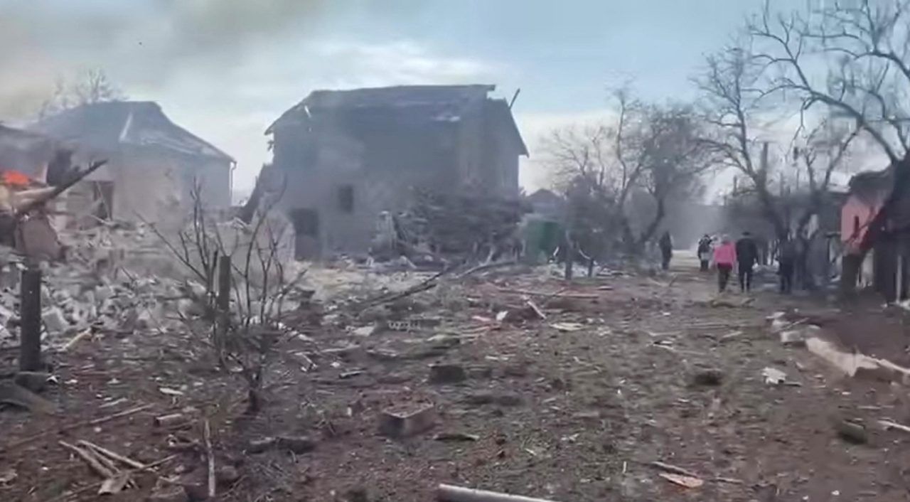 Posljedica bombardiranja u gradu Mariupolju/Foto: Handout via Reuters