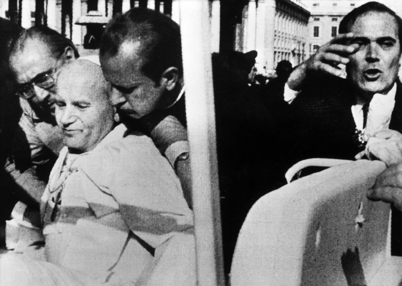 Trenutak nakon što je Ivan Pavao II. upucan na Trgu sv. Petra u Vatikanu 13. svibnja 1981./Foto: Bild + News/Pixsell