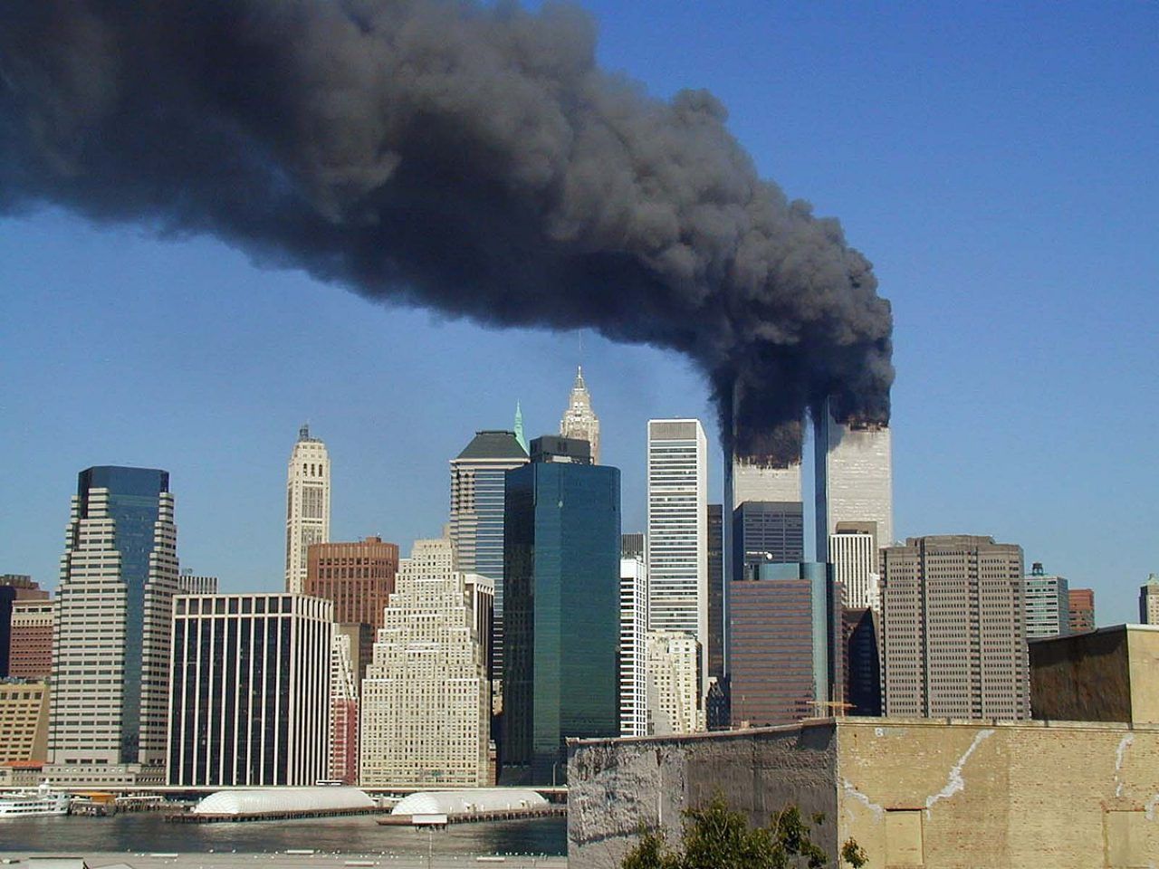Foto: WTC smoking on 9-11.jpeg