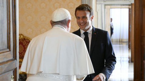 papa Franjo, Emmanuel Macron