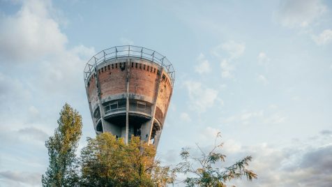a tall tower with a metal railing on top of it, vukovar, vukovarski vodotoranj